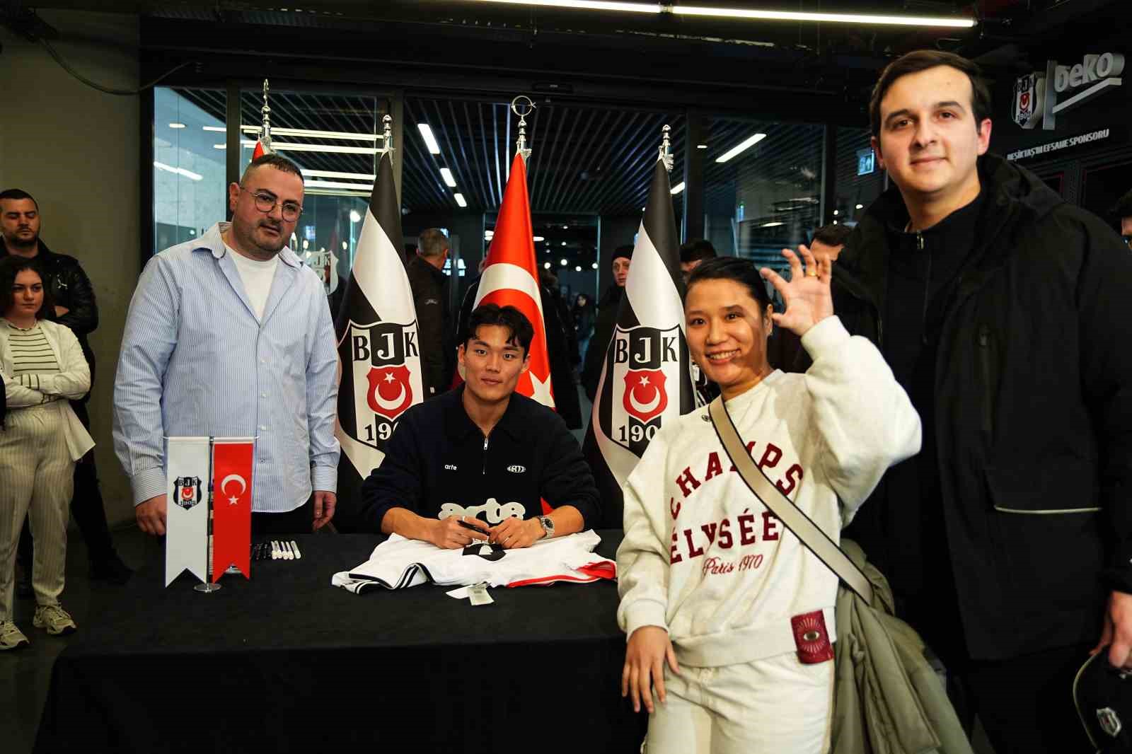 hyeon gyu oh imza gununde taraftarlarla bulustu 8 wPrTR2QF