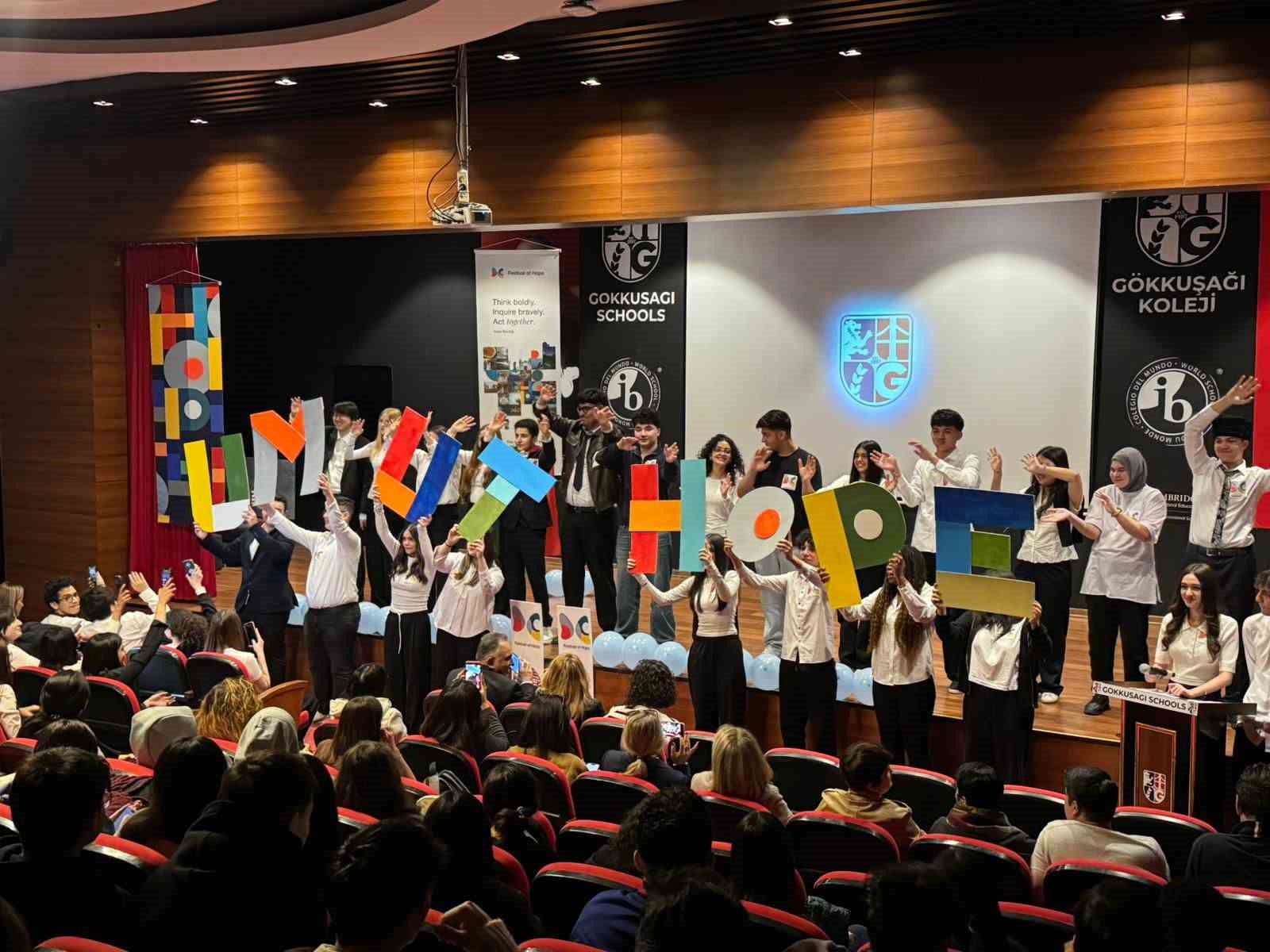 ib ogrencileri dunya anadili gununde kulturel bir mozaik olusturdu 1 lZdfDUap