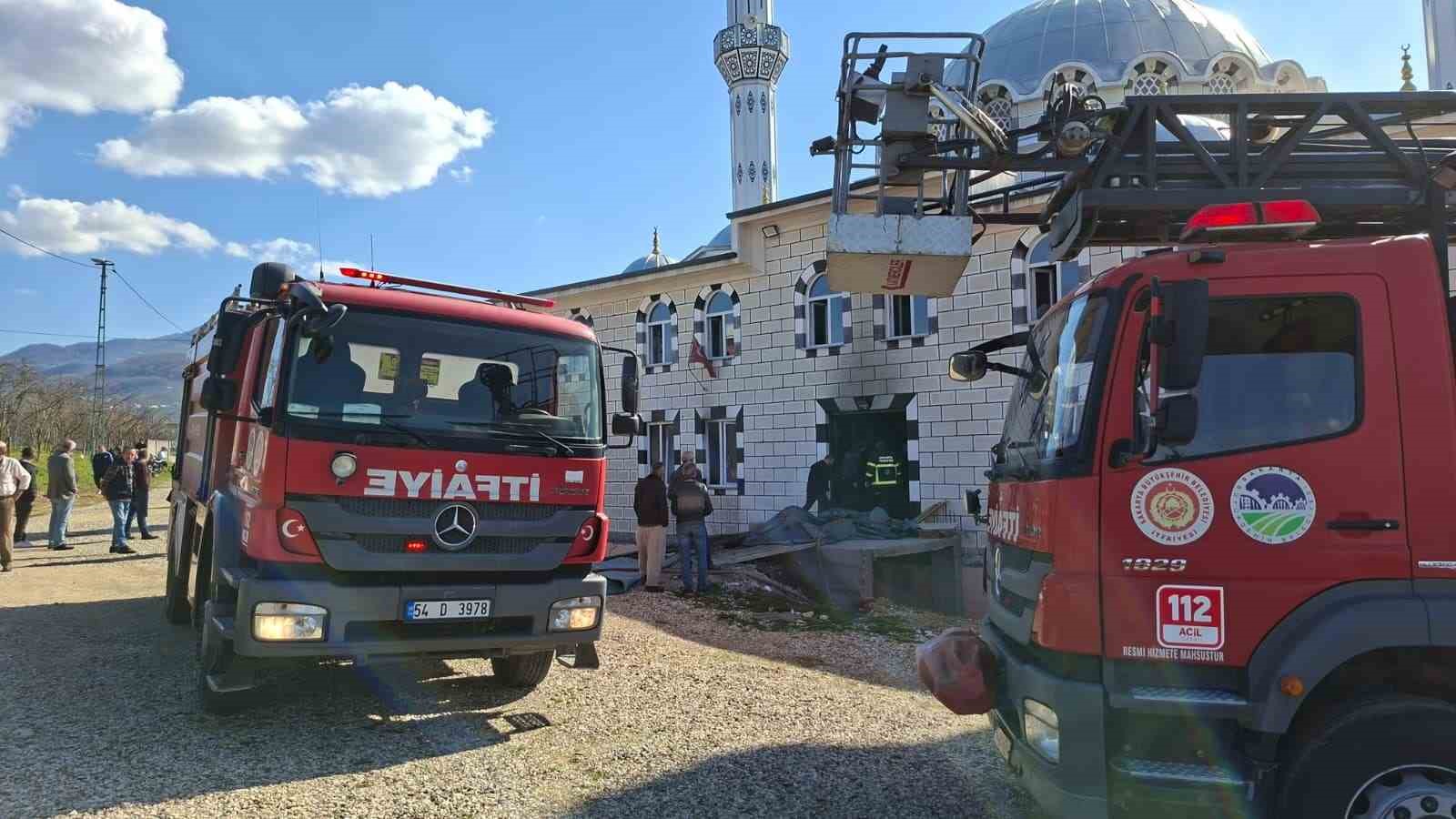 ibadete yeni acilan camide cikan yangin sonduruldu 2 SqhDff5f