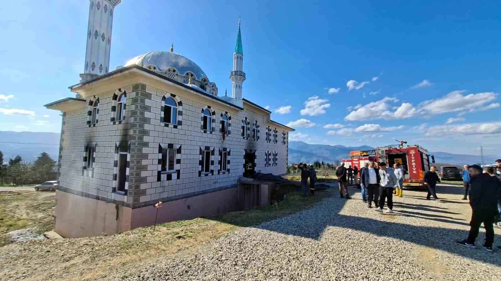 ibadete yeni acilan camide cikan yangin sonduruldu 3 rhknNDII