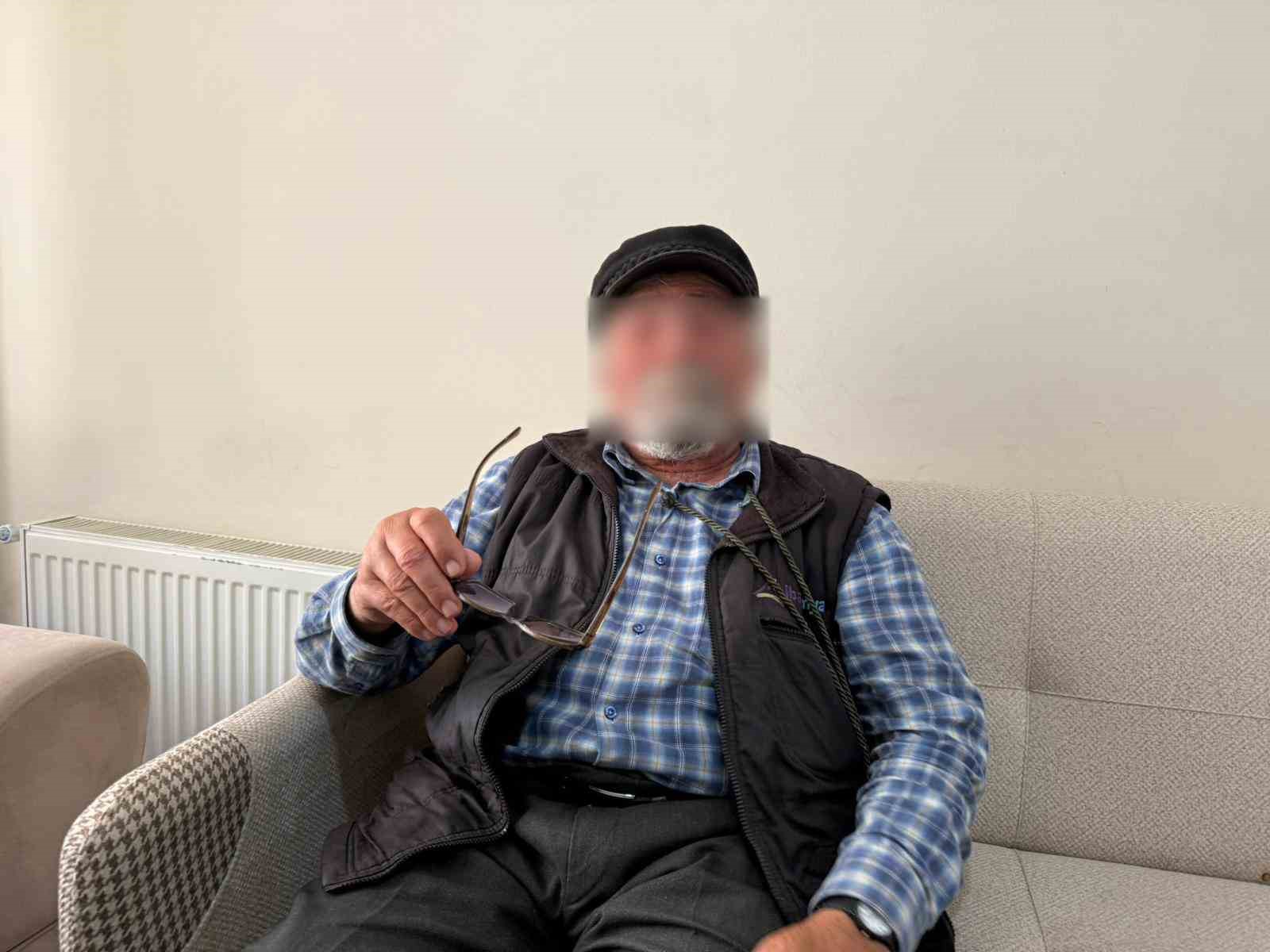 İBAN’ları arkadaşıyla paylaştı, 71 yaşındaki babasıyla aynı koğuşta hapis yattı 6 ibanlari arkadasiyla paylasti 71 yasindaki babasiyla ayni kogusta hapis yatti 2 ZrpjdCtH
