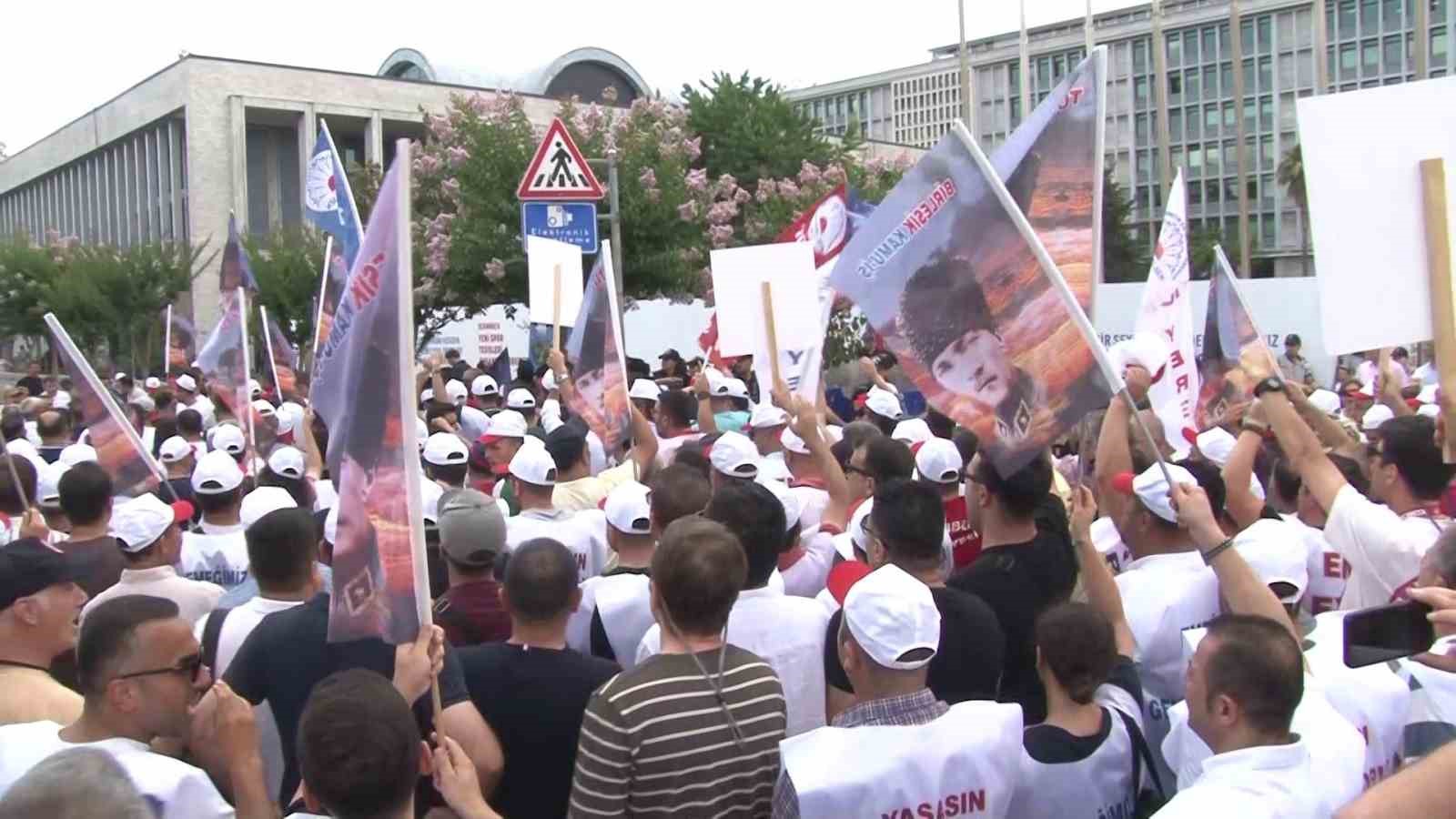 İBB personeli özlük ve sosyal hakları için Saraçhane’de toplandı 5 ibb personeli ozluk ve sosyal haklari icin sarachanede toplandi 1 GRFgGEPB