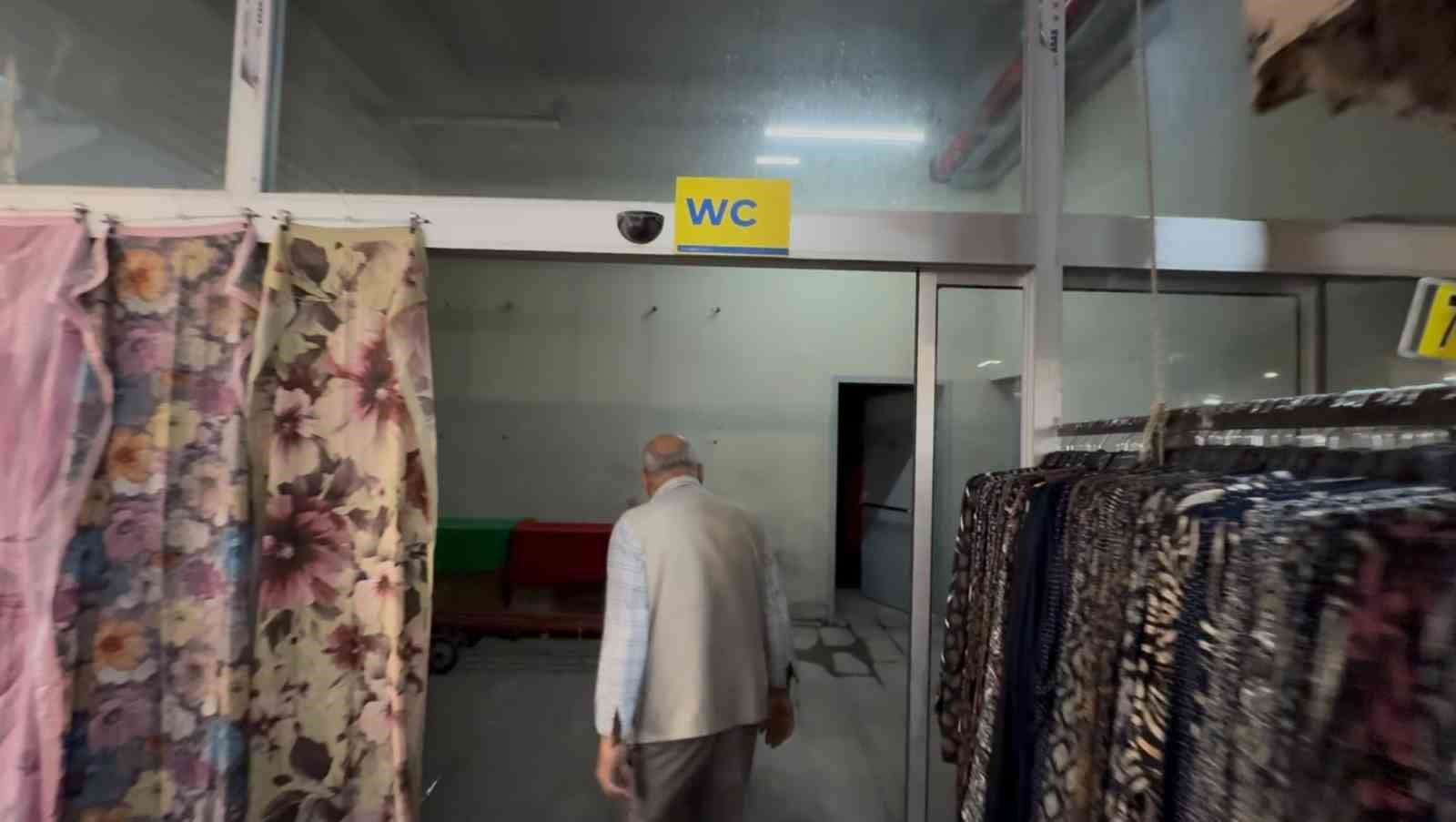 ibb tuvaletleri kilitledi bahcelievler belediyesi pazarci ve vatandasin imdadina yetisti 0 2cW3Sz8Y