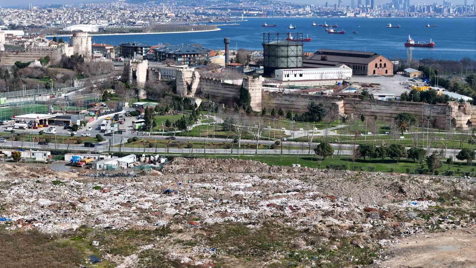 İBB ve İSKİ’nin moloz döktüğü tarihi Kazlıçeşme Meydanı’nda çevre kirliliği 4 ibb ve iskinin moloz doktugu tarihi kazlicesme meydaninda cevre kirliligi 0 X598YXcZ