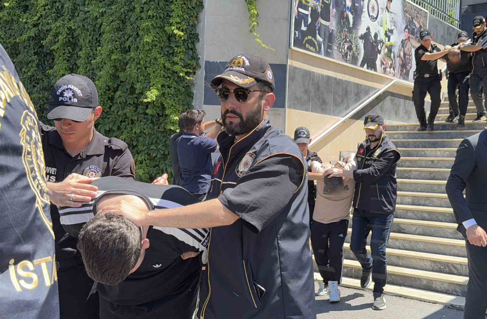 İBB yöneticisi Karaal’in kaçırılmasına ilişkin gözaltına alınan 12 kişi adliyeye sevk edildi 9 ibb yoneticisi karaalin kacirilmasina iliskin gozaltina alinan 12 kisi adliyeye sevk edildi 5 IECzX6A8