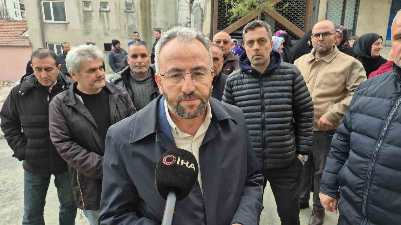 İBB’nin hatalı yıkımı 4 aileyi sokakta bıraktı, yakınlarının yanında kaldıklarını iddia eden aileler çözüm istedi 6 ibbnin hatali yikimi 4 aileyi sokakta birakti yakinlarinin yaninda kaldiklarini iddia eden aileler cozum kEFzAv2w