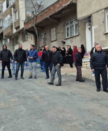 ibbnin-hatali-yikimi-4-aileyi-sokakta-birakti-yakinlarinin-yaninda-kaldiklarini-iddia-eden-aileler-cozum-lnA1qIu3.jpg