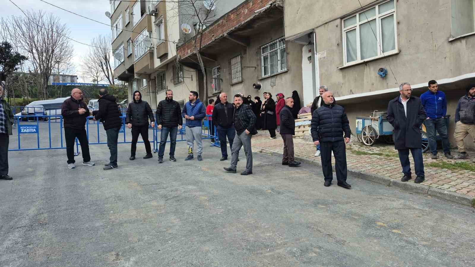 İBB’nin hatalı yıkımı 4 aileyi sokakta bıraktı, yakınlarının yanında kaldıklarını iddia eden aileler çözüm istedi 4 ibbnin hatali yikimi 4 aileyi sokakta birakti yakinlarinin yaninda kaldiklarini iddia eden aileler cozum skZ6hg31