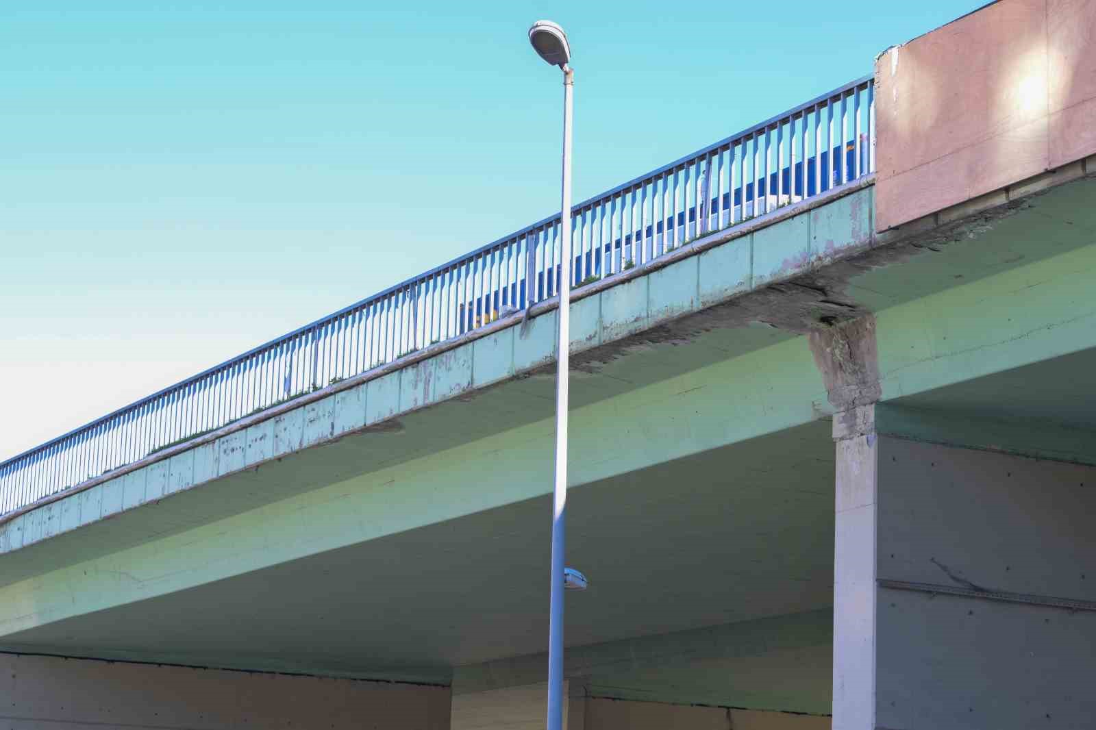 ibbye ait balikyolu koprusu tehlike saciyor vatandas isyanda 4