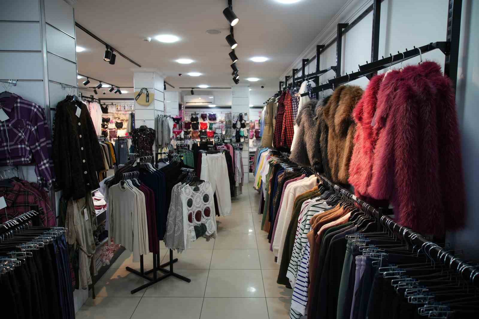 ic camasiri hirsizligi kamerada gulerek girdiler calarak ciktilar 2