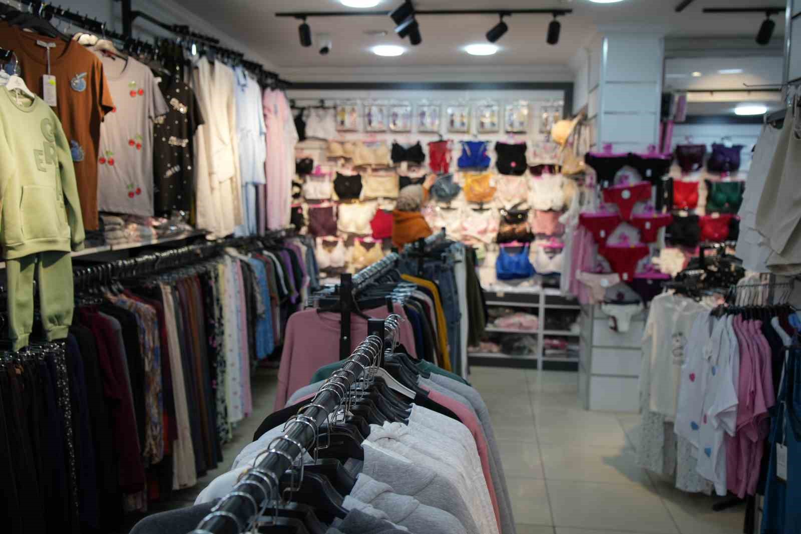 ic camasiri hirsizligi kamerada gulerek girdiler calarak ciktilar 4 wGRygrLX