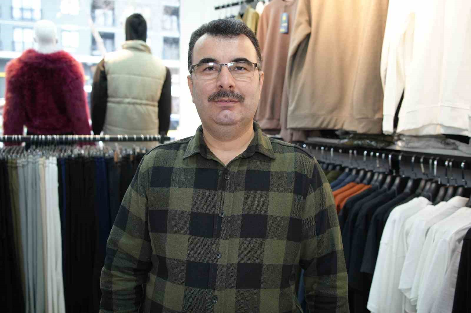 ic camasiri hirsizligi kamerada gulerek girdiler calarak ciktilar 5 XqTnG8nE
