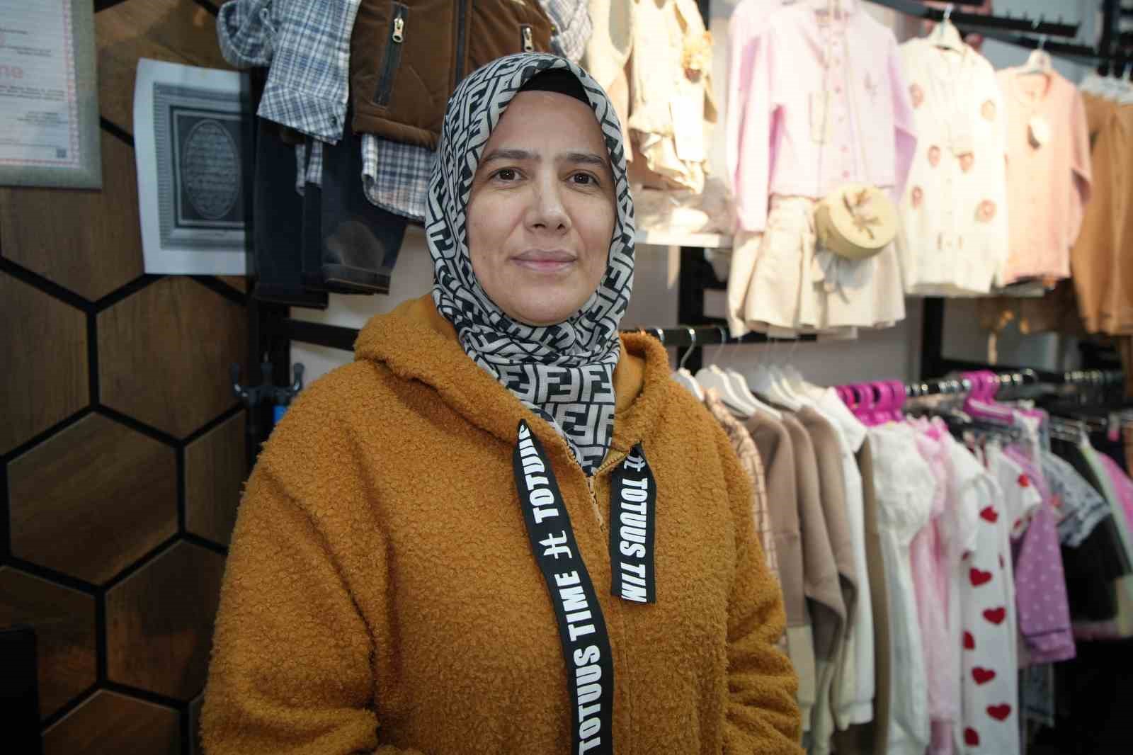 ic camasiri hirsizligi kamerada gulerek girdiler calarak ciktilar 6 sXdVMiNB