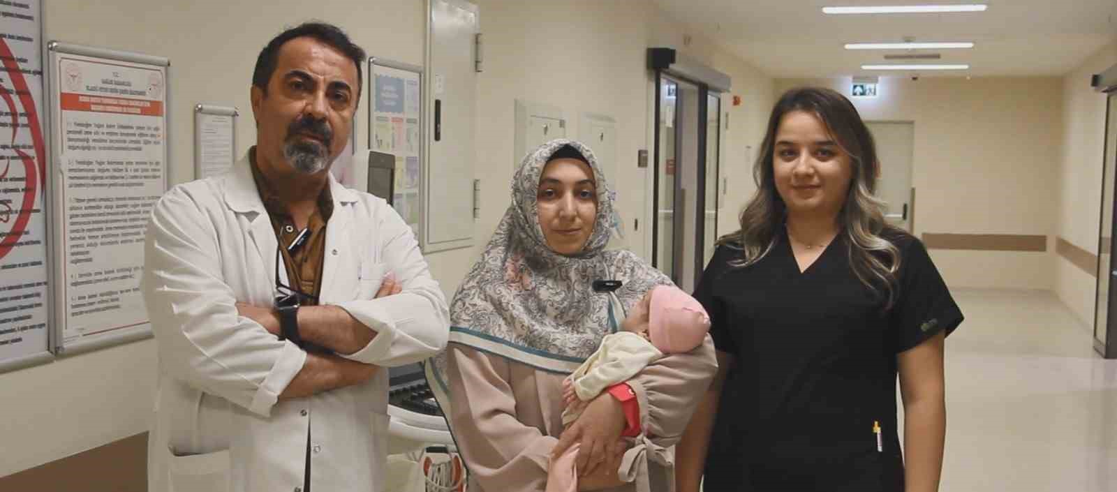 ic organlari gogus bosluguna dolan bebek basarili ameliyatla hayata tutundu 1 VnkbdKec