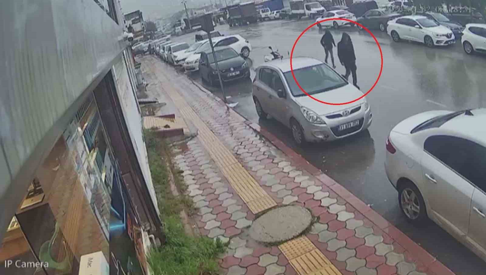 ici para dolu cantayi sinsice kendine yaklasan kapkacciya kaptirmayan kuyumcu cantasina goz diken sahsi b8sanb7m
