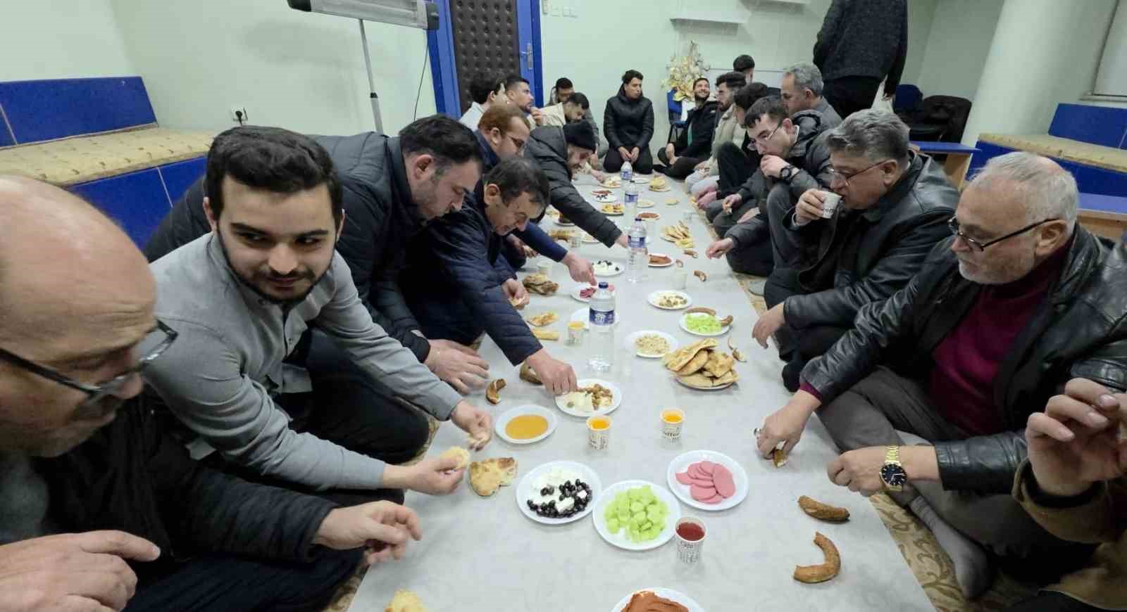 icisleri bakan yardimcisi ali celik kutahyadaki sahur programina canli baglantiyla katildi 1 T9G5FnQS