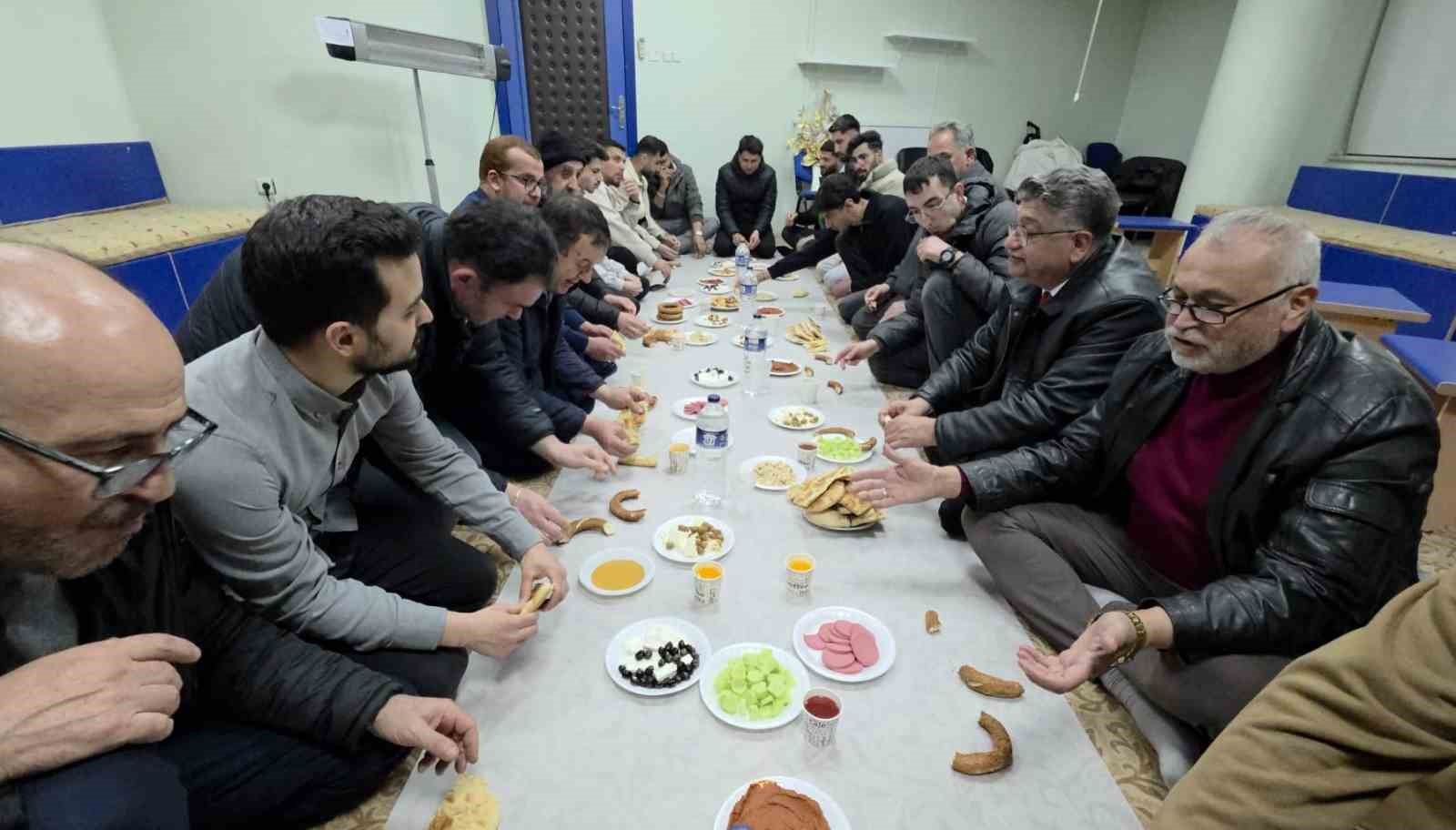 icisleri bakan yardimcisi ali celik kutahyadaki sahur programina canli baglantiyla katildi 2