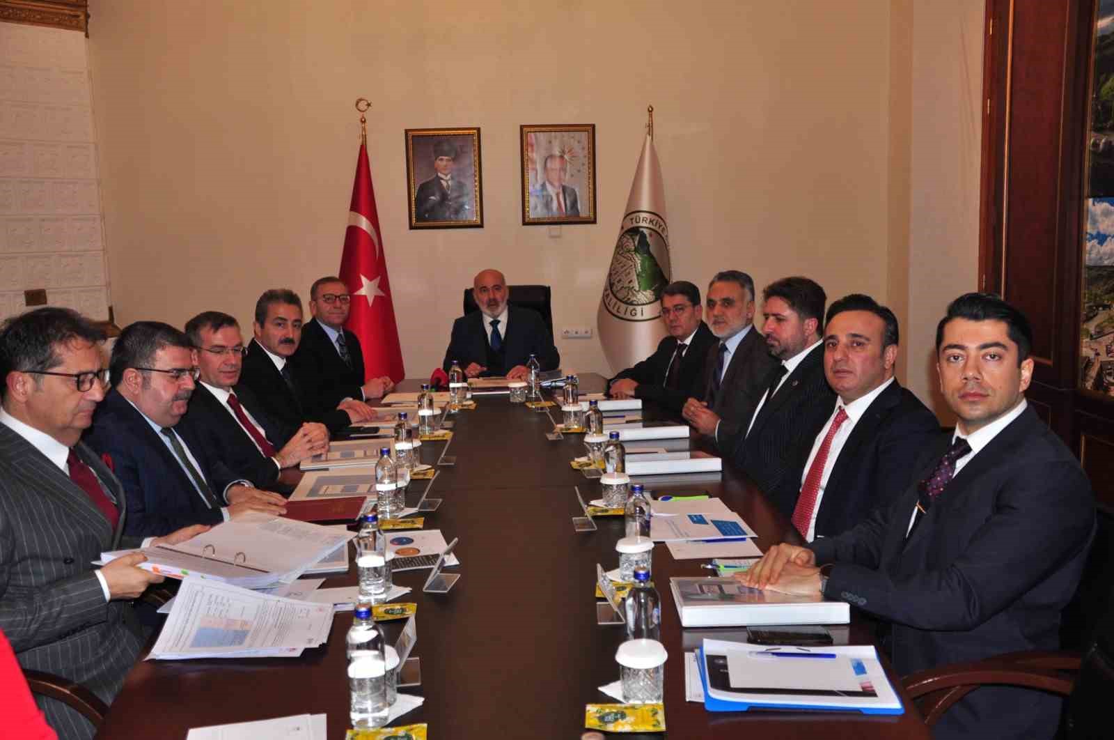 icisleri bakan yardimcisi saglam suc isleyen ne turkiyede ne de avrupada elini kolunu sallayarak WqeKyuTG