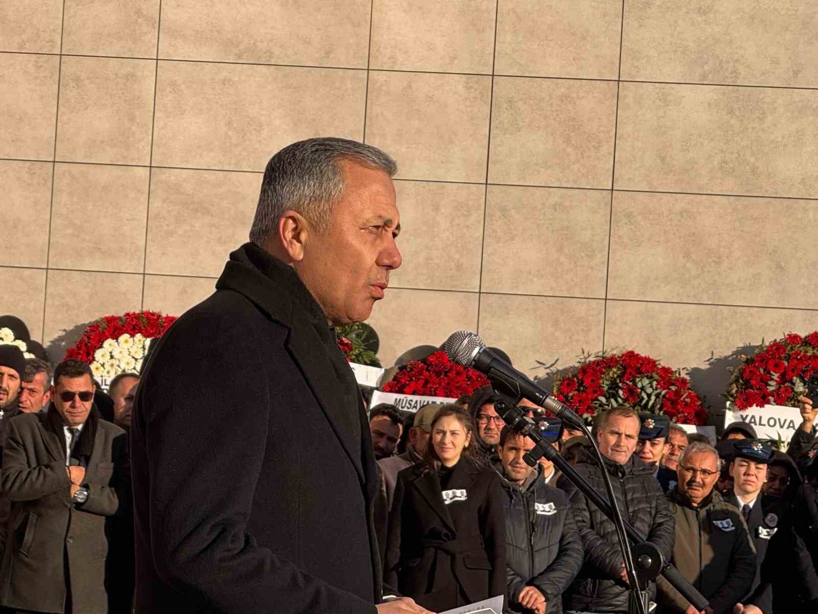 İçişleri Bakanı Ali Yerlikaya: "Kahraman polislerimiz milletimize pusu kuranların tuzaklarını başlarına yıktı" 5 icisleri bakani ali yerlikaya kahraman polislerimiz milletimize pusu kuranlarin tuzaklarini baslarina yikti 1 5gXtBndU
