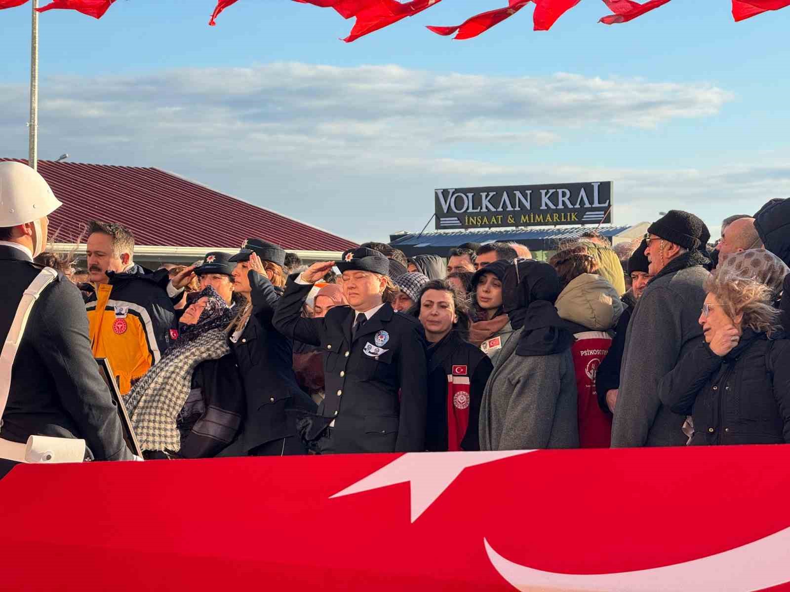 İçişleri Bakanı Ali Yerlikaya: "Kahraman polislerimiz milletimize pusu kuranların tuzaklarını başlarına yıktı" 6 icisleri bakani ali yerlikaya kahraman polislerimiz milletimize pusu kuranlarin tuzaklarini baslarina yikti 2 meVjNeki