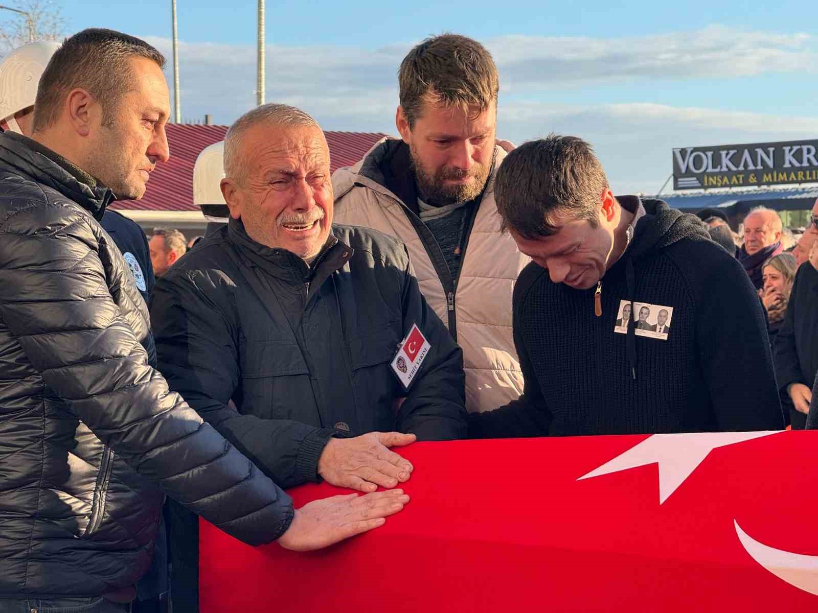 İçişleri Bakanı Ali Yerlikaya: "Kahraman polislerimiz milletimize pusu kuranların tuzaklarını başlarına yıktı" 8 icisleri bakani ali yerlikaya kahraman polislerimiz milletimize pusu kuranlarin tuzaklarini baslarina yikti 4 JizZ3Ej4