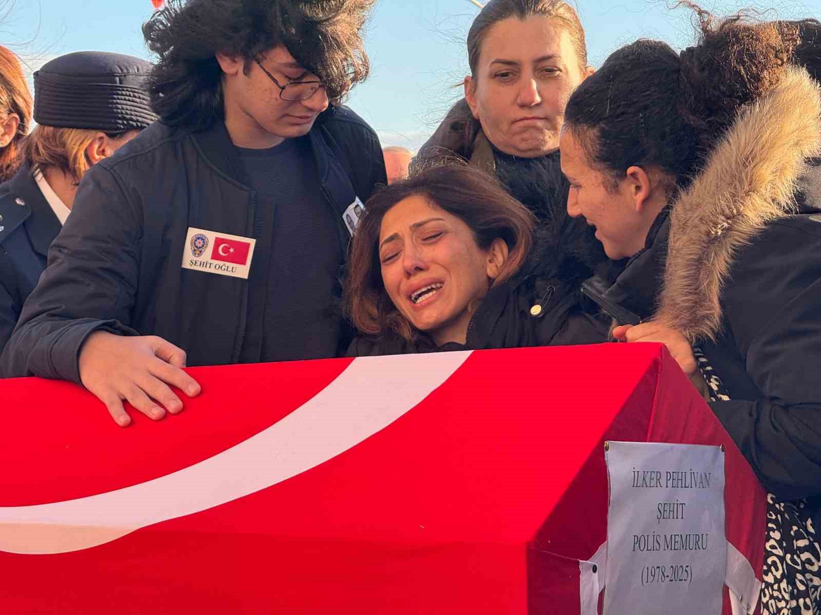 İçişleri Bakanı Ali Yerlikaya: "Kahraman polislerimiz milletimize pusu kuranların tuzaklarını başlarına yıktı" 9 icisleri bakani ali yerlikaya kahraman polislerimiz milletimize pusu kuranlarin tuzaklarini baslarina yikti 5 IvjcQwCV