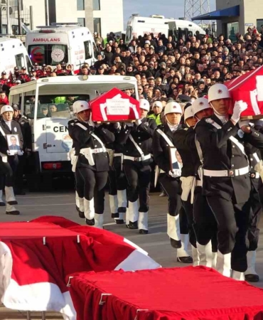 icisleri-bakani-ali-yerlikaya-kahraman-polislerimiz-milletimize-pusu-kuranlarin-tuzaklarini-baslarina-yikti-sN754OtW.jpg