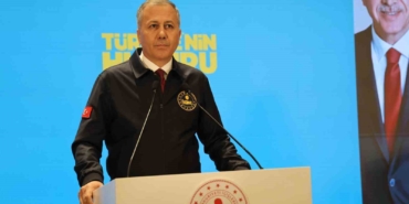 icisleri-bakani-ali-yerlikaya-turkiyenin-huzuru-diyarbakir-toplantisina-katildi-mF4iqnin.jpg