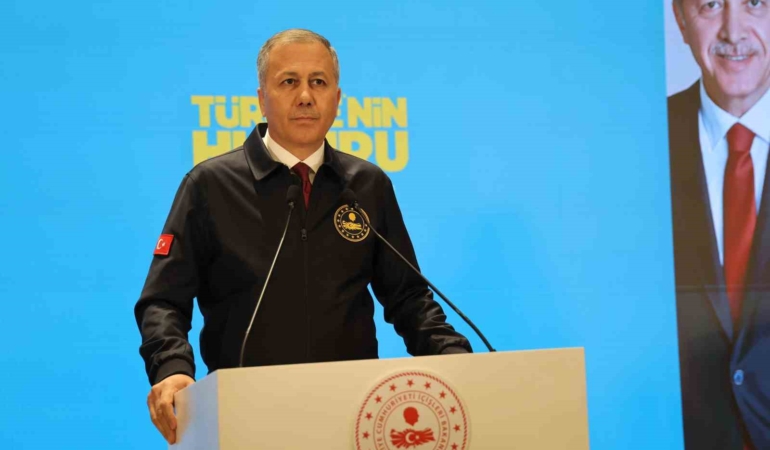 icisleri-bakani-ali-yerlikaya-turkiyenin-huzuru-diyarbakir-toplantisina-katildi-mF4iqnin.jpg