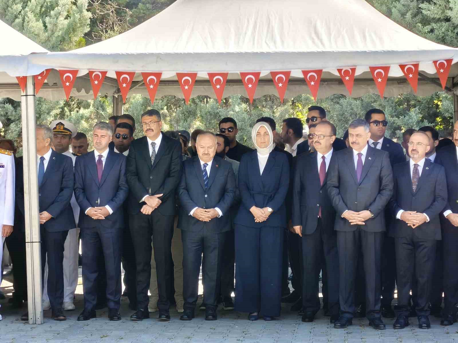 icisleri bakani ciftci 15 temmuz sehitligindeki anma programina katildi 4 CsVOBknn