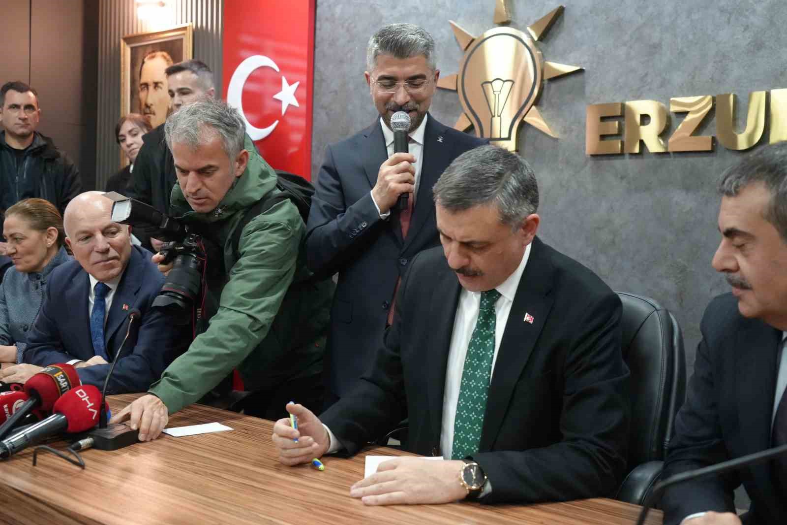 icisleri bakani ciftci ak parti uyelik giris beyannamesini imzaladi 1 KLXCjc2Z