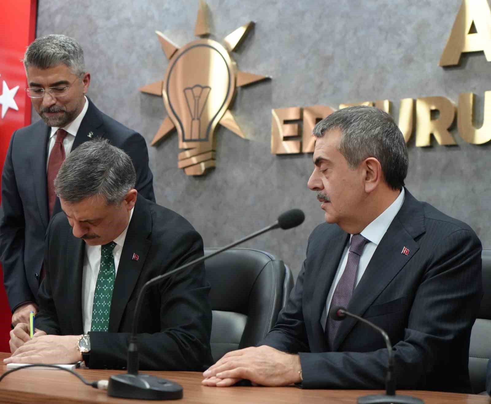 icisleri bakani ciftci ak parti uyelik giris beyannamesini imzaladi 2 uVLmpsP6