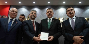 icisleri-bakani-ciftci-ak-parti-uyelik-giris-beyannamesini-imzaladi-wRaWQpAt.jpg