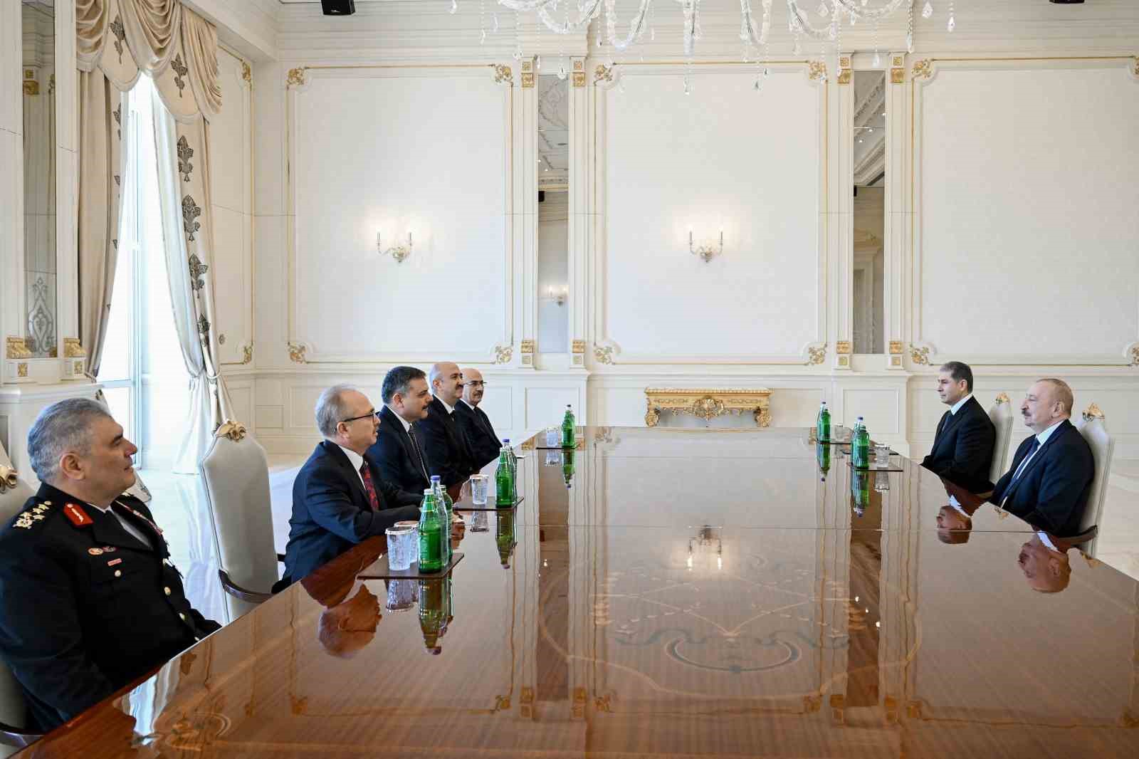 icisleri bakani ciftci azerbaycan cumhurbaskani aliyev tarafindan kabul edildi 0 MKdryBFt
