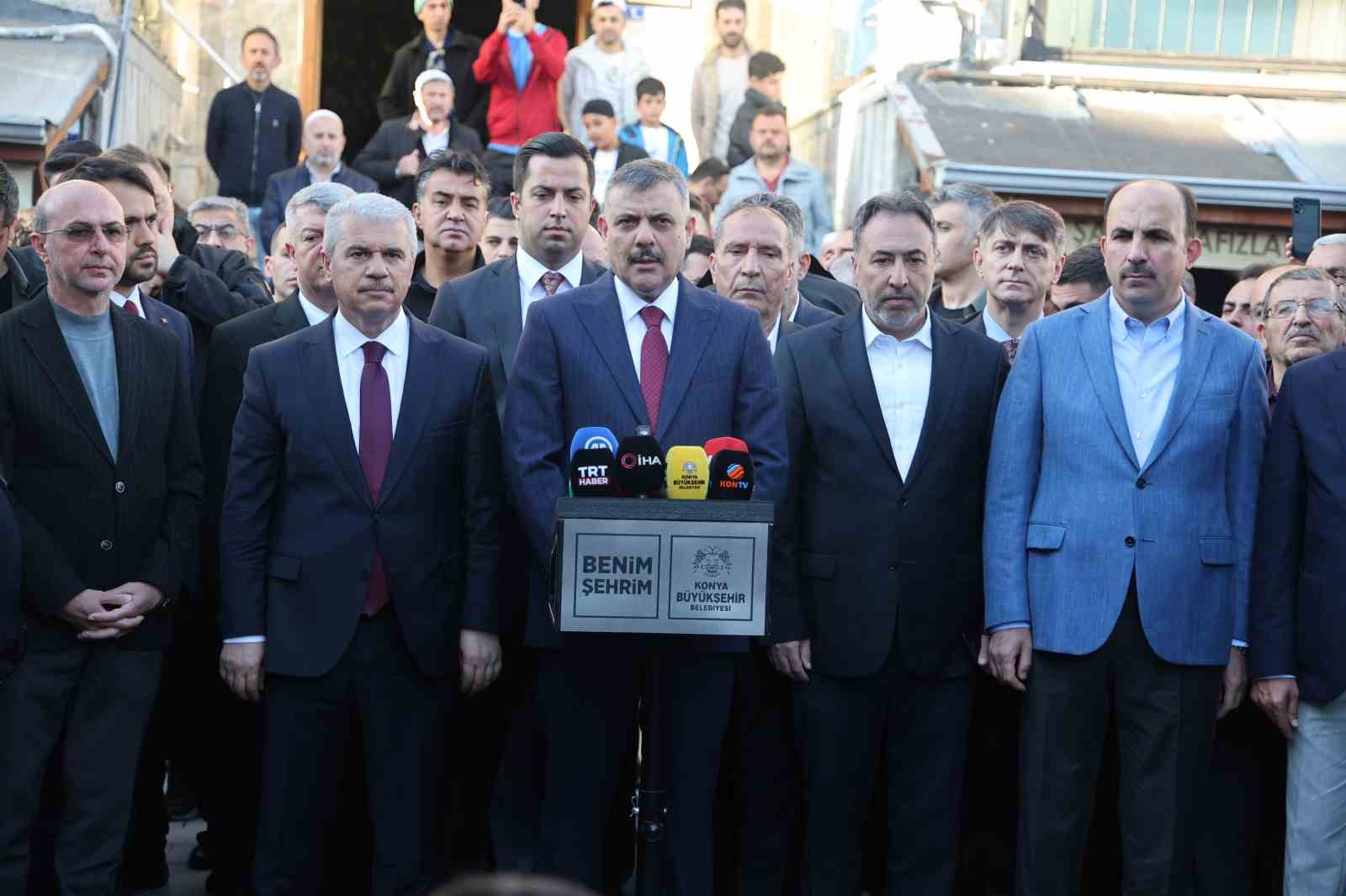 icisleri bakani ciftci bayram namazini konyada kildi 0 Q6HIhTvB