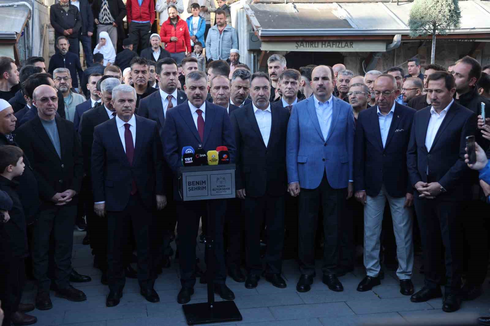 icisleri bakani ciftci bayram namazini konyada kildi 1 Tm3hWttl