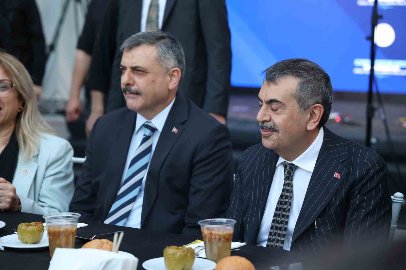İçişleri Bakanı Çiftçi: "Bu vatan Alevisiyle, Sünnisiyle, Türküyle, Kürdüyle, Çerkeziyle büyük bir milletin ortak yurdudur" 5 icisleri bakani ciftci bu vatan alevisiyle sunnisiyle turkuyle kurduyle cerkeziyle buyuk bir milletin ortak mCQPK6jk