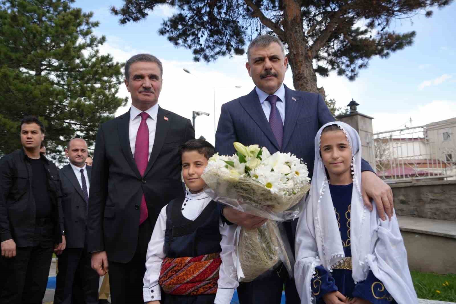 icisleri bakani ciftci erzurum valiliginde il yoneticileri ile bir araya geldi 1 7ktXKguf