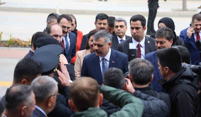 icisleri-bakani-ciftci-herkes-endise-icerisindeyken-bizim-oyle-bir-tasamiz-yok-basimizda-bir-dunya-87uWi53G.jpg