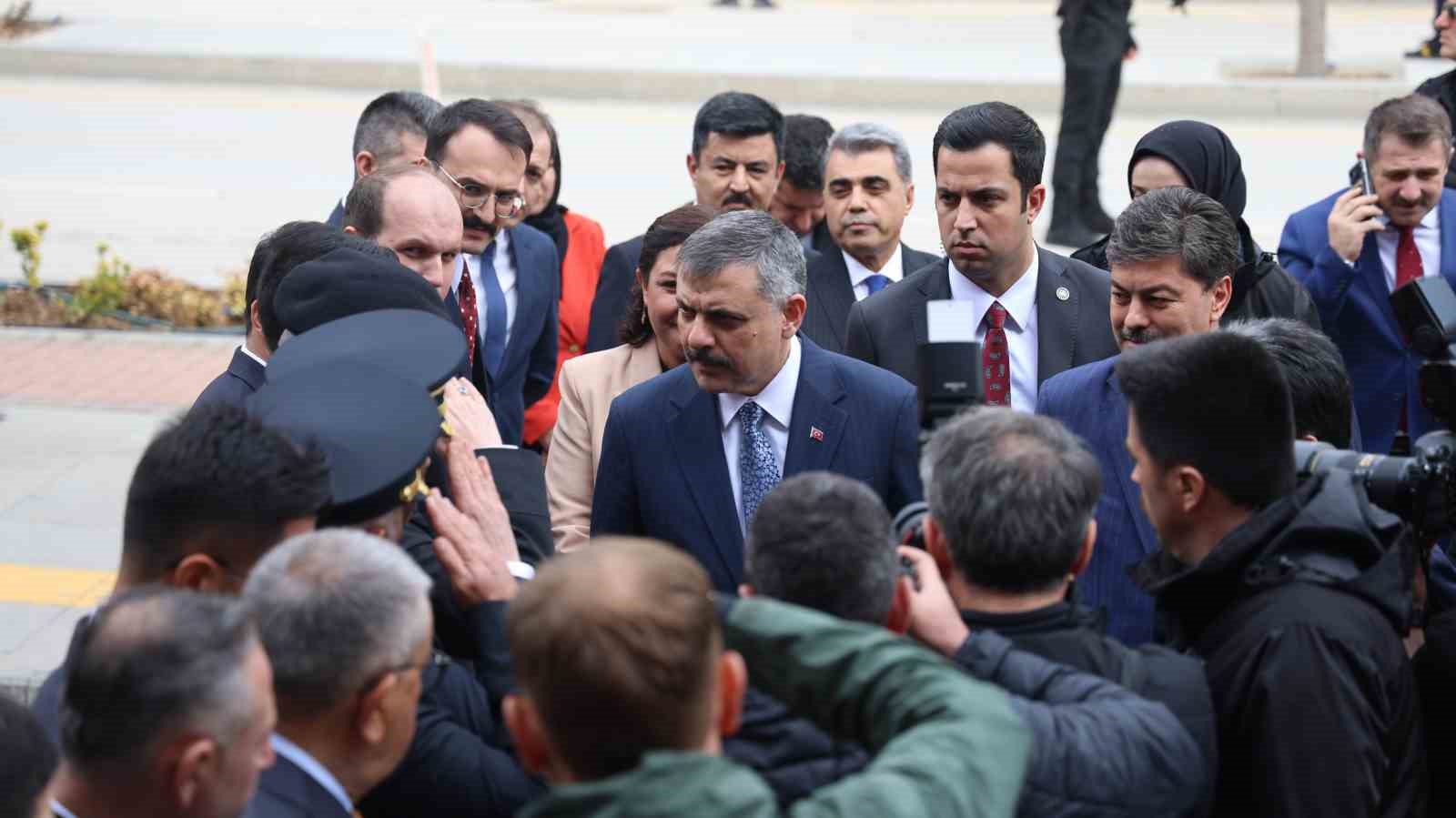 icisleri bakani ciftci herkes endise icerisindeyken bizim oyle bir tasamiz yok basimizda bir dunya