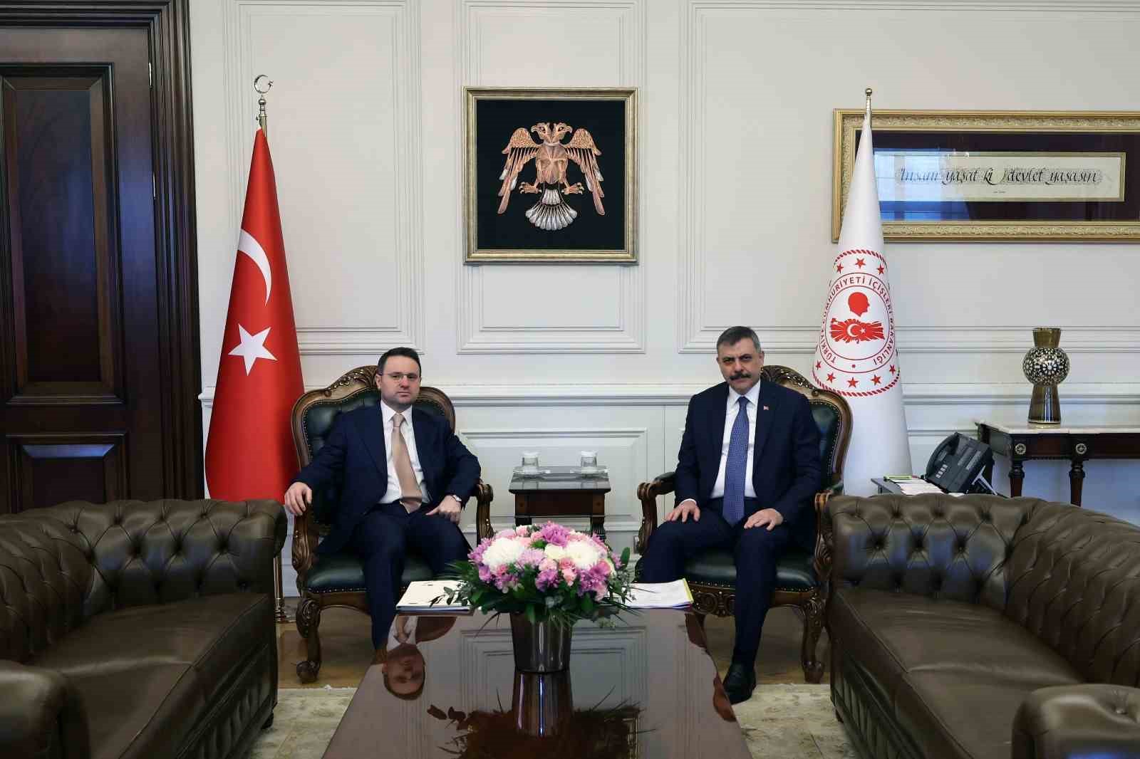 icisleri bakani ciftci ile adalet bakani gurlek bir araya geldi 1 5yLCwVlj