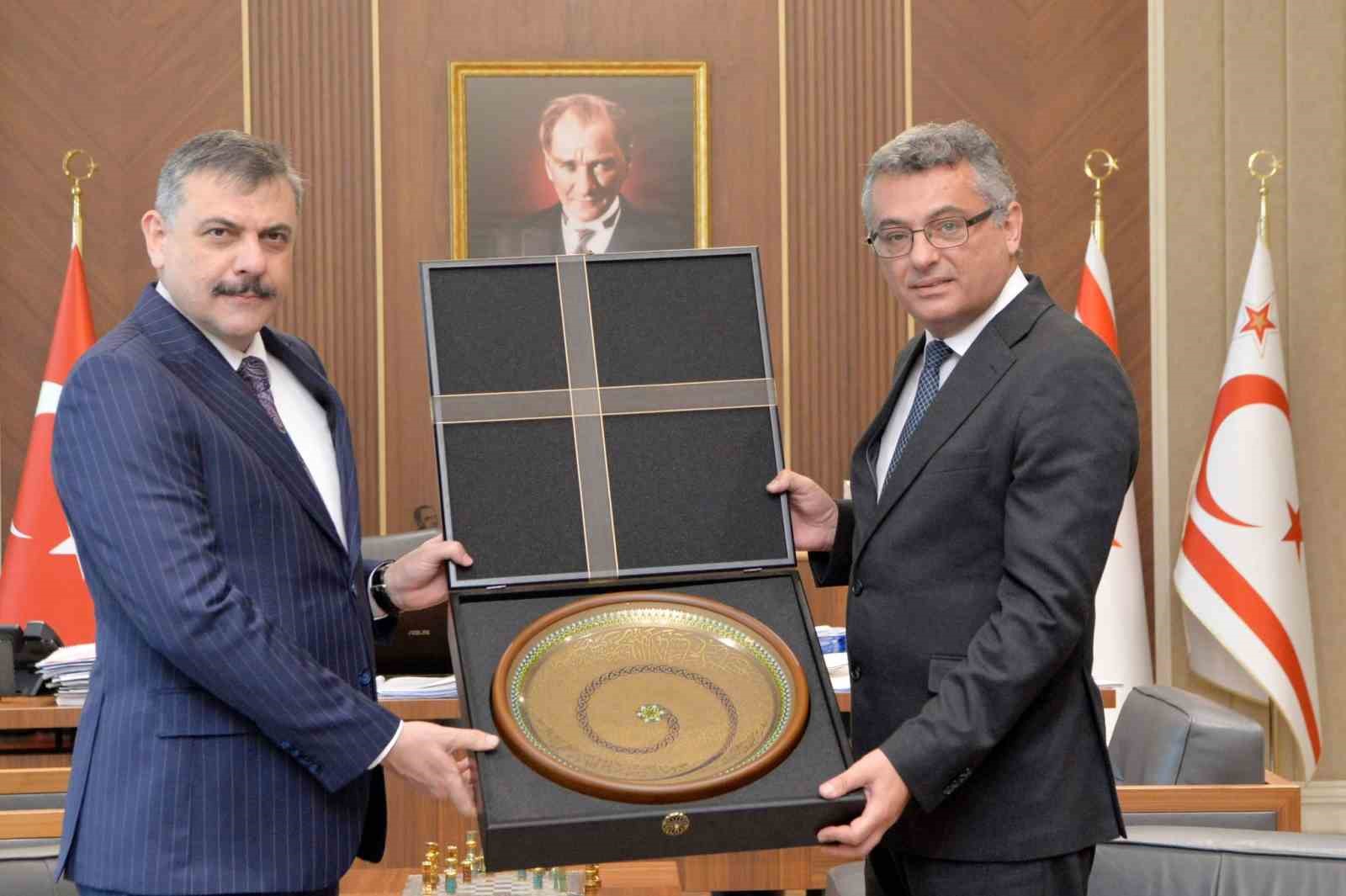 icisleri bakani ciftci kktc cumhurbaskani erhurman ile gorustu 2 ZNmNNOHh
