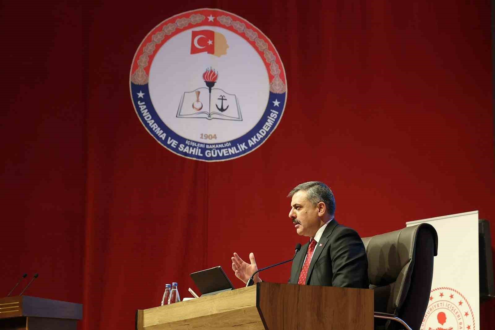 İçişleri Bakanı Çiftçi, subay ve astsubay adaylarıyla bir araya geldi 5 icisleri bakani ciftci subay ve astsubay adaylariyla bir araya geldi 1