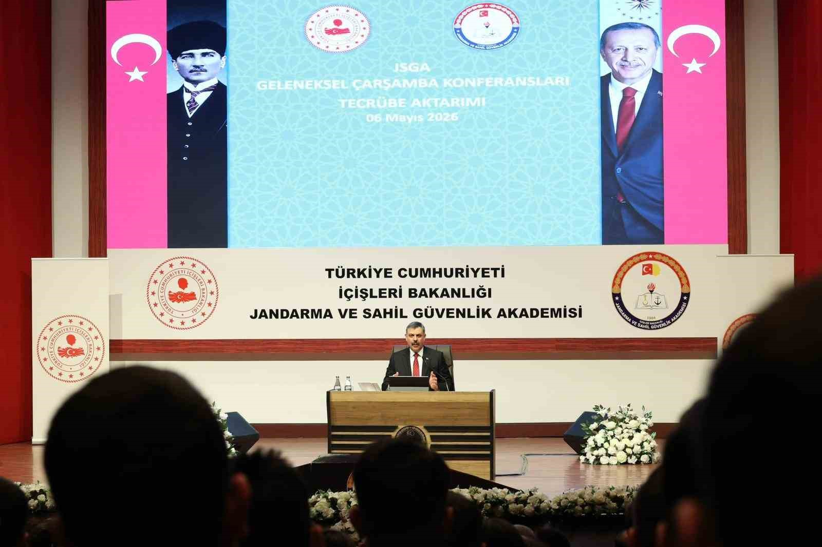 İçişleri Bakanı Çiftçi, subay ve astsubay adaylarıyla bir araya geldi 6 icisleri bakani ciftci subay ve astsubay adaylariyla bir araya geldi 2 ULIduaZr