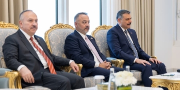 icisleri-bakani-ciftci-suriye-devlet-baskani-es-sara-ile-bir-araya-geldi-GfsJcDbq.jpg