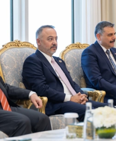 icisleri-bakani-ciftci-suriye-devlet-baskani-es-sara-ile-bir-araya-geldi-GfsJcDbq.jpg