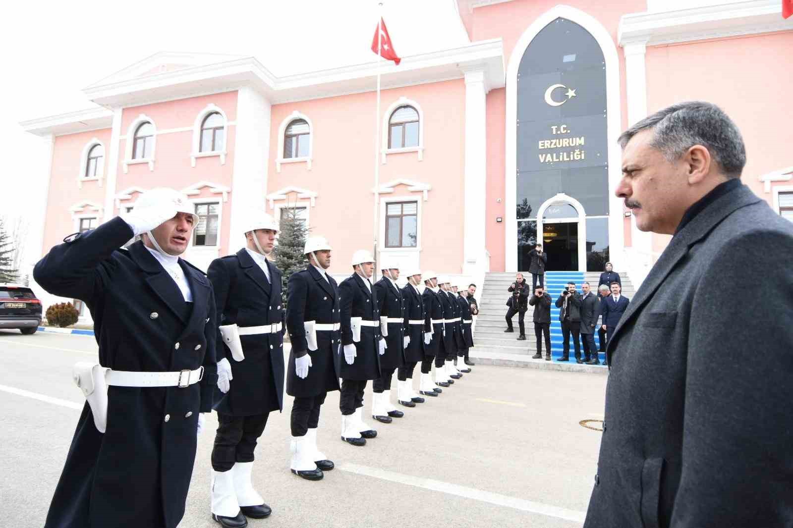 icisleri bakani ciftci ve milli egitim bakani tekin erzurumda 2 OJhfPgDG