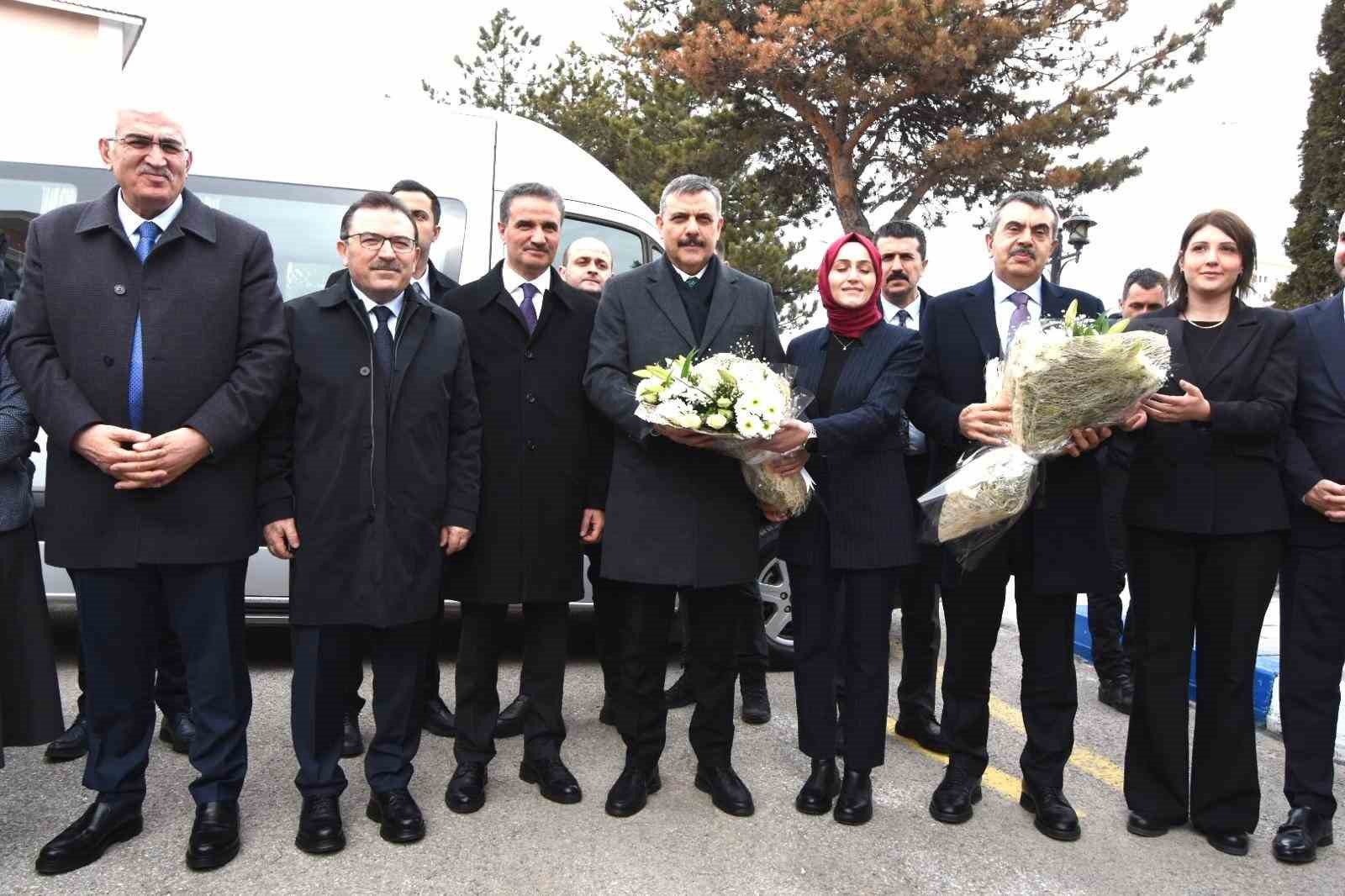 icisleri bakani ciftci ve milli egitim bakani tekin erzurumda 6