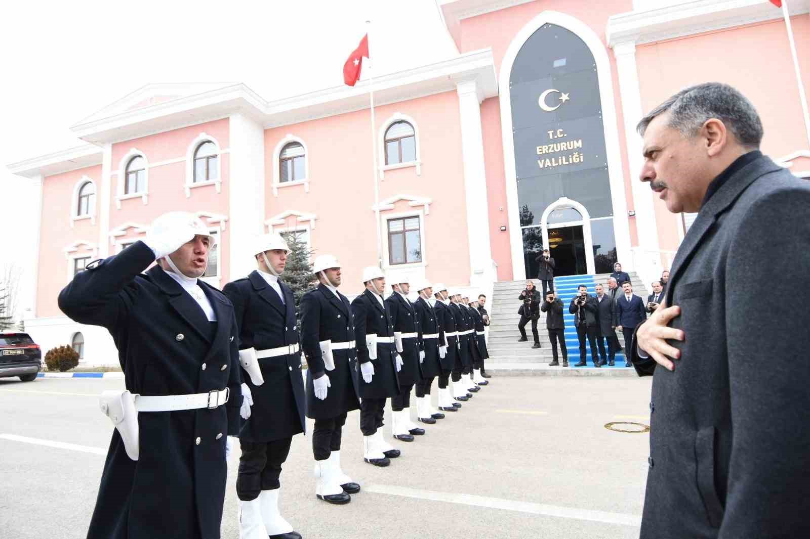 icisleri bakani ciftci ve milli egitim bakani tekin erzurumda 7 8u6VWEQn