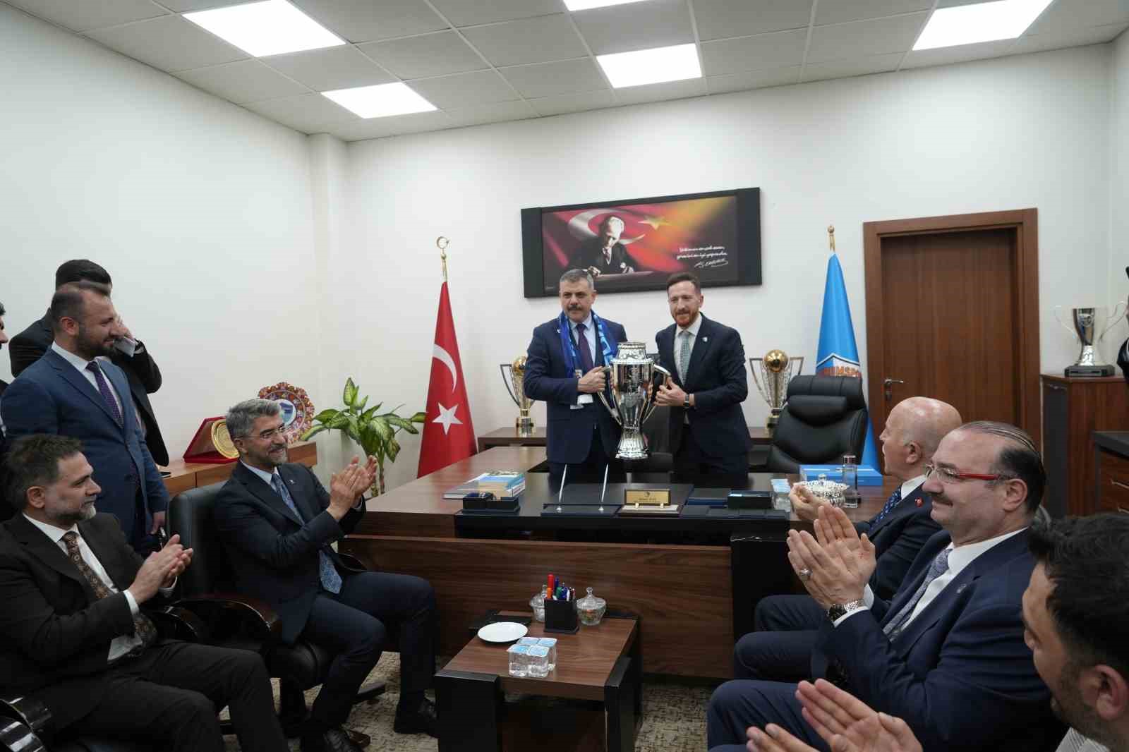 icisleri bakani ciftciden erzurumspora tebrik ziyareti 3 zYtpv54R